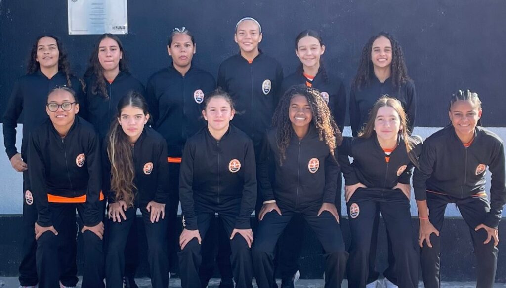 Atletas do time sergipano, DelRey, visitam CT do Corinthians Feminino